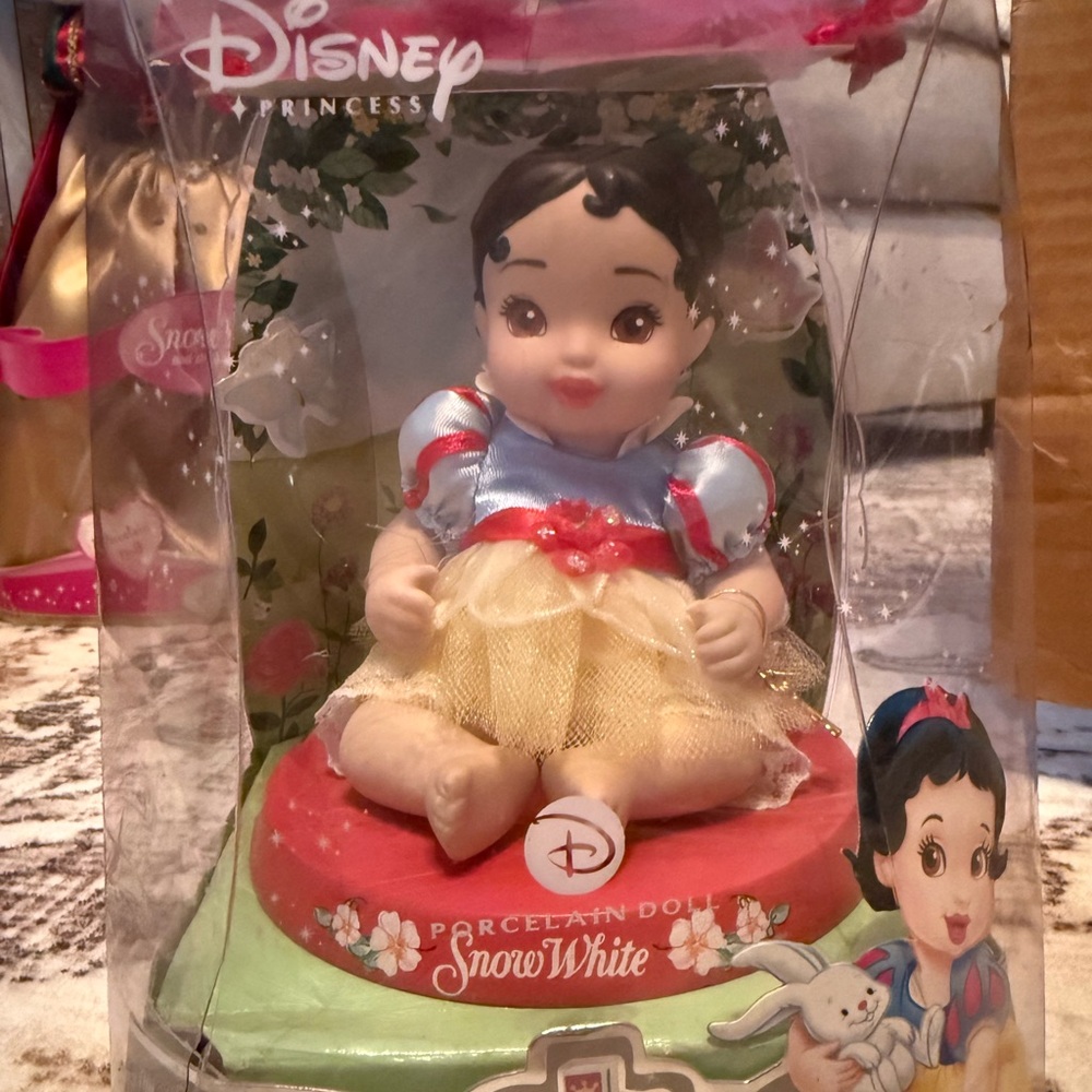 Disney Princess Snow White Porcelain Doll with Blue and Yellow Dress